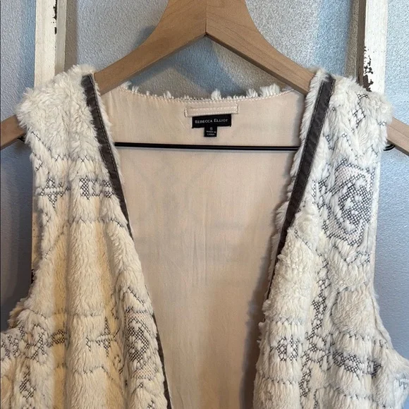 Rebecca Elliot Cream and Gray Faux Fur Vest Size S - Picture 2 of 10